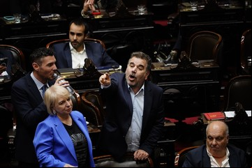 La oposición se tomó revancha en Diputados: apura la modificación de la ley de DNU y cita a Luis Caputo