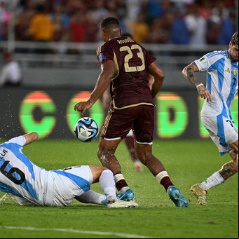 Venezuela vs. Argentina, por las Eliminatorias 2026, EN VIVO: la Selección no hizo pie y sufrió el empate de Rondón, aunque sigue líder