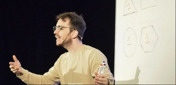 El profesor sensación en TikTok que hace de las Matemáticas un juego