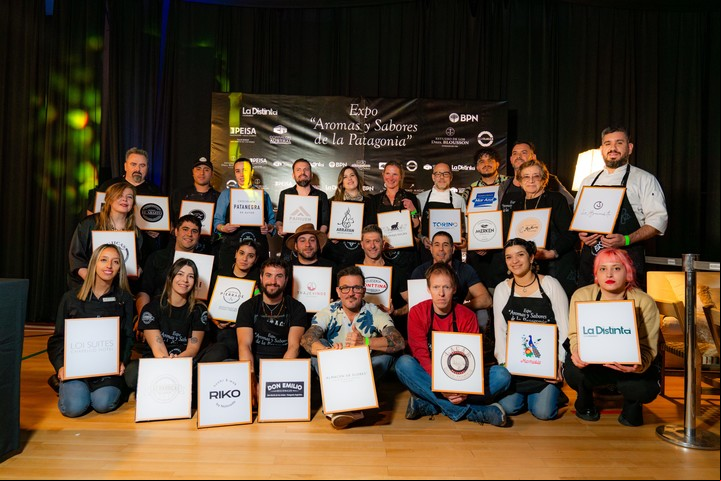 Los emprendedores gastronómicos, en la feria Aromas y Sabores de la Patagonia. Foto Puentes de Luz Leo Casanova / Mauricio eggi