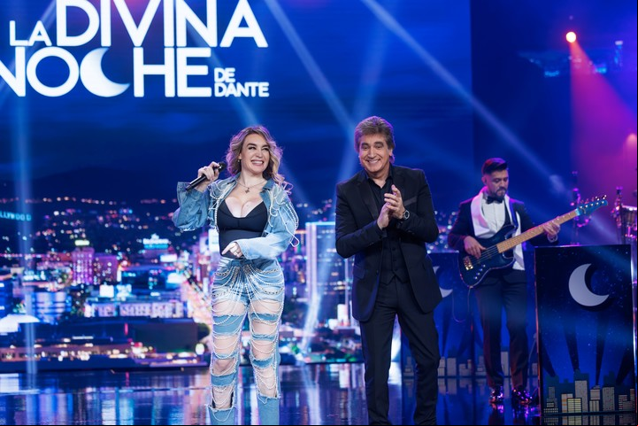 Fátima Florez en el show de Dante Gebel. El pastor tiene un pasado como baterista y cantante.