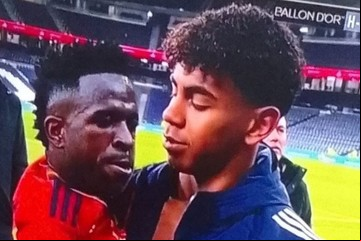 L'Équipe se burló de Vinicius, tras el escándalo por el plantón al Balón de Oro, y las redes se llenaron de memes