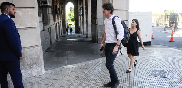 La UCR denuncia que desconocidos entraron de madrugada a las oficinas de Martín Lousteau y la destrozaron