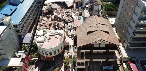 Derrumbe del hotel en Villa Gesell: hallan los cuerpos de tres plomeros que trabajaban en la obra