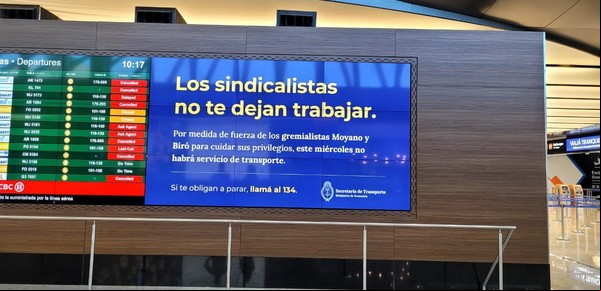 La "guerrilla comunicacional" del Gobierno contra el paro del Transporte: mensajes en el celular y carteles en las estaciones contra los sindicalistas