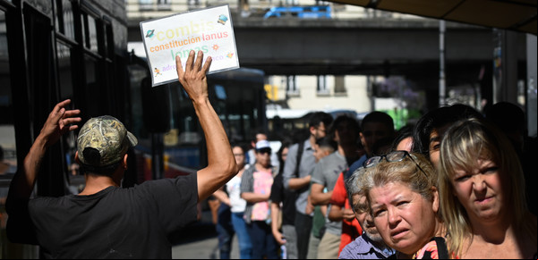 La Libertad Avanza aprovecha el paro de transporte y pide a los s afectados afiliarse al partido de Javier Milei