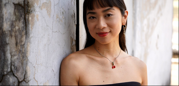 Quién es Débora Nishimoto, la actriz descendiente de sobrevivientes de Hiroshima que brilla en "Envidiosa"