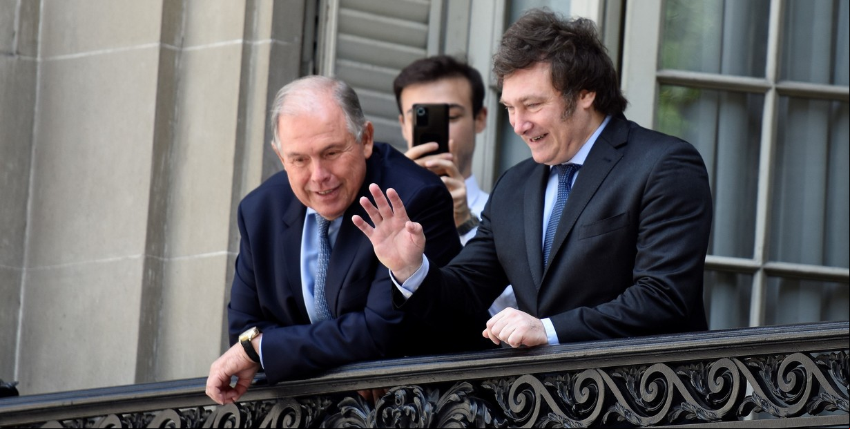 Aliados, opositores y extranjeros siguen con preocupación la política exterior y los ataques de Javier Milei
