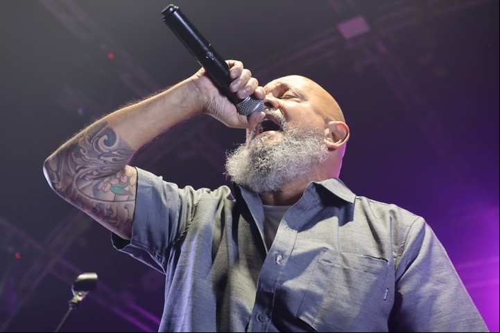 Bahiano estuvo a punto de grabar con Mercedes Sosa y finalmente cantó en un gran show en su honor, en el Lincoln Center. Foto de prensa