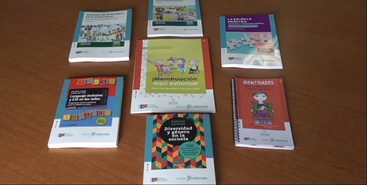 Pese a la polémica y las denuncias, los libros para educación sexual se distribuyeron en las escuelas de la Provincia