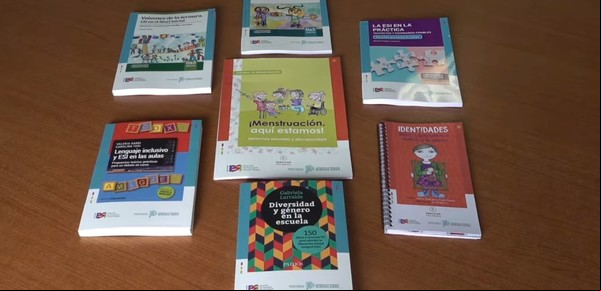 Pese a la polémica y las denuncias, los libros para educación sexual se distribuyeron en las escuelas de la Provincia