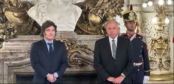 La trastienda de la jura de Werthein como nuevo canciller: un acto austero, pocos empresarios y promesa ante la Torá