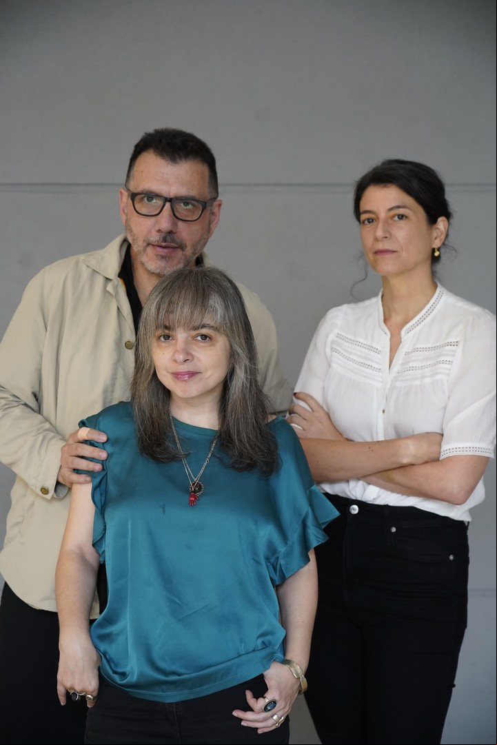 Schweblin junto a Alberto Fuguet y Mariana Enriquez, los tres jurados del Premio Clarín Novela 2024.Foto: Ariel Grinberg
