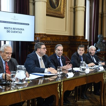 Con el OK de Cristina, el peronismo propone agregar dos cargos en la Auditoria para repartirse con el Gobierno y la oposición