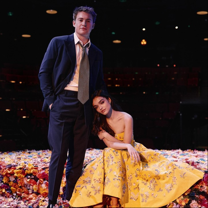 Kit Connor y Rachel Zegler protagonizan uno de los éxitos actuales de Broadway, "Romeo + Juliet". Foto: Instagram @RachelZegler