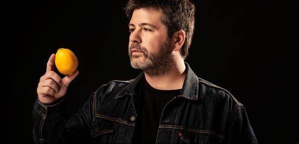 Actúa en "Envidiosa" y hace humor por streaming: las confesiones de Adrián Lakerman