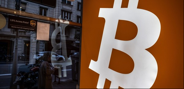 Bitcoin supera los US$ 92.000 por primera vez y toca un nuevo récord