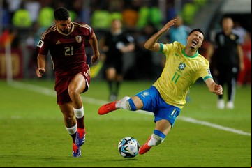 Venezuela, con uno menos y un penal atajado, rescató un empate enorme ante Brasil