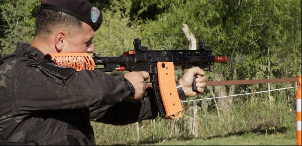 Cómo son y qué daño hacen las armas no letales que ya se usan en el GBA