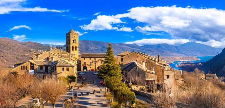 Vista de Ainsa, España. Foto Shutterstock