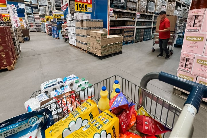 Mayoristas tomaron la decisión de no comprar hasta que falte mercadería. EFE/Juan Ignacio Roncoroni