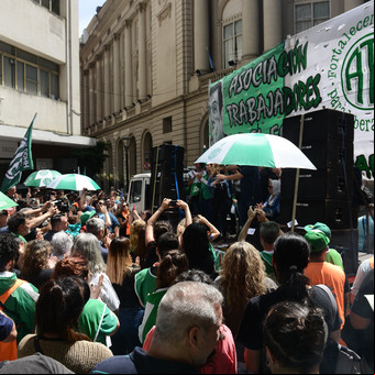 Pese a la resistencia del Gobierno, los gremios redoblan la presión por las paritarias y ya anticipan mayor conflictividad 
