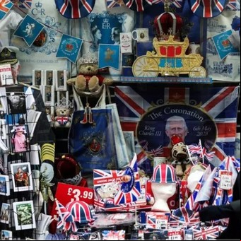 ¿Cuánto cuesta y cuánto aporta la familia real británica?