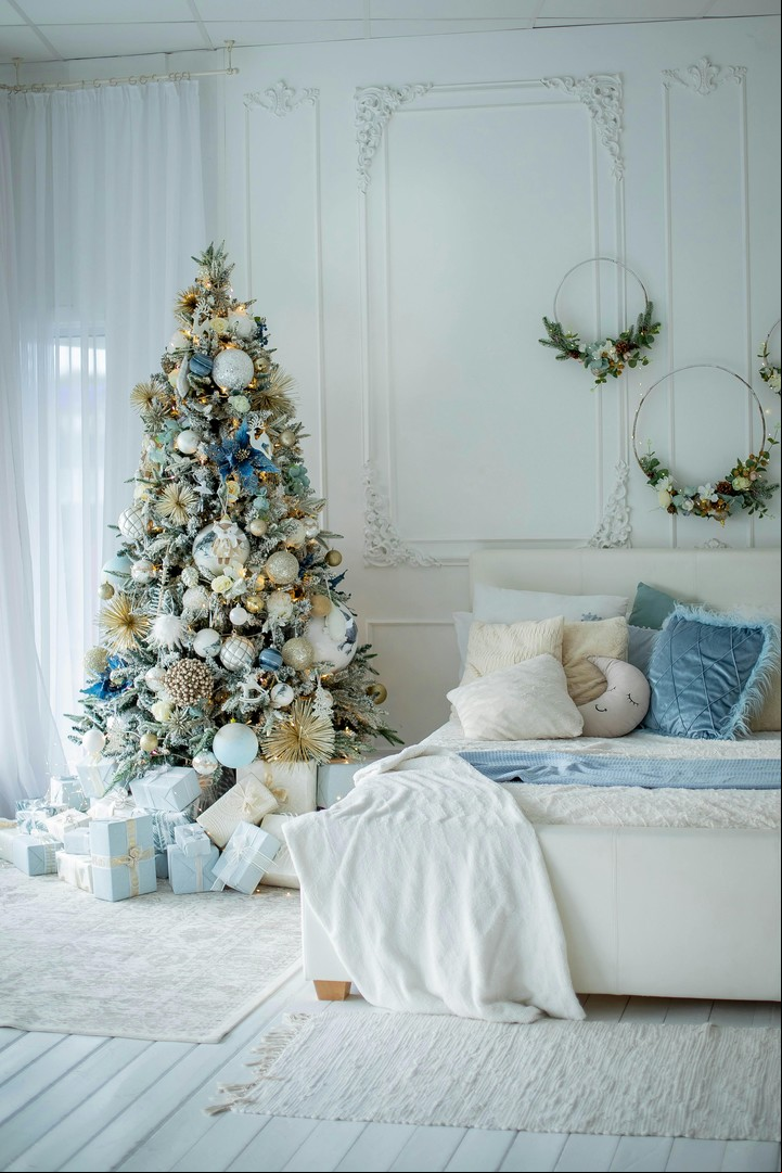 La ubicación del arbolito de Navidad es clave para atraer amor y abundancia en estas fiestas.
Foto: Pexels.