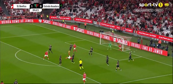 Ángel Di María metió un hat-trick con una chilena espectacular incluida en la goleada de Benfica en la Copa de Portugal