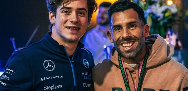 Franco Colapinto y un encuentro 100 por ciento Boca en el GP de Las Vegas: Carlos Tevez viajó a alentarlo y le regaló la '10' azul y oro