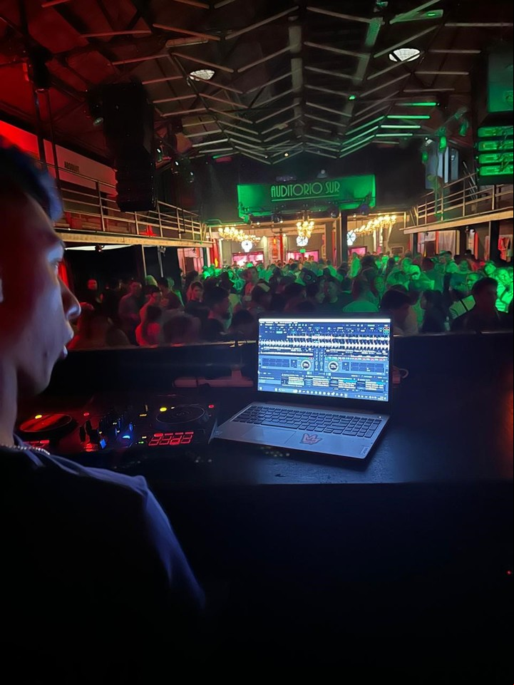 Lauti Moli DJ cuenta con más de 100 mil reproducciones en YouTube y 15 mil seguidores en Instagram.