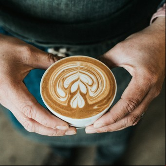 Mejorá tu función cognitiva: el ingrediente que tenés que agregarle al café para cuidar tu memoria