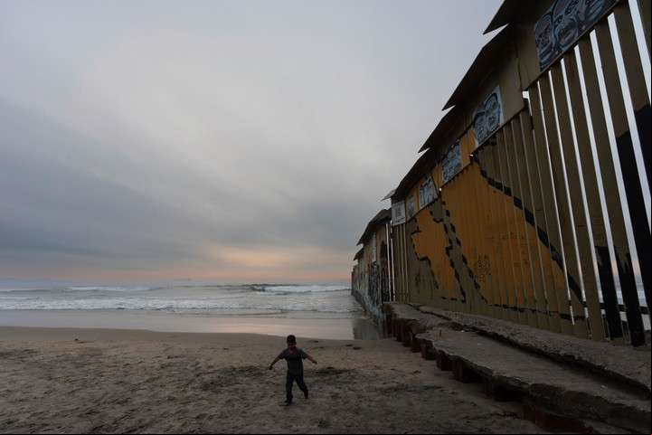 Terminar el muro, una promesa de Trump. Foto: AP