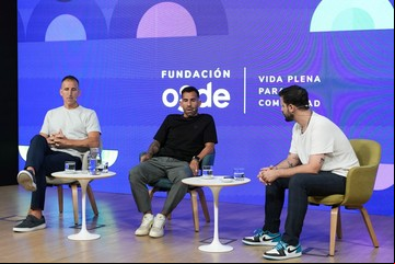Superación y liderazgo: Carlitos Tévez y Pepe Sánchez emocionaron con sus relatos en Fundación OSDE