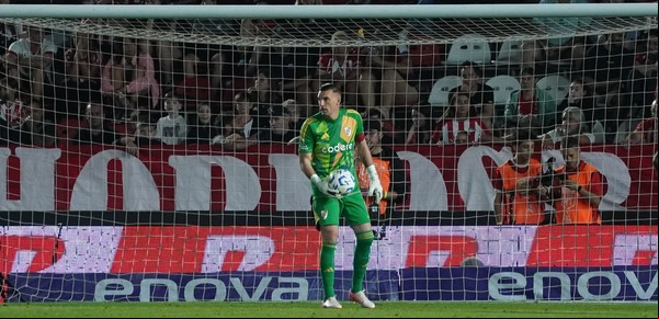 La noche mágica de Franco Armani: masterclass en los mano a mano y un penal clave para mantener a River en ventaja ante Estudiantes 