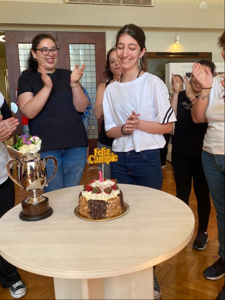 Ernestina Adam, campeona argentina de ajedrez a los 15 años. Durante el torneo sopló las velitas.
Foto @ernestina_victoria_adam
