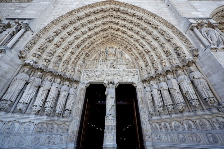 La entrada principal a la Catedral de Notre-Dame. Foto: AP 