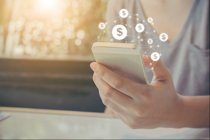 Comprar y vender bonos, posible al instante desde la PC o el celular. Foto: Shutterstock.