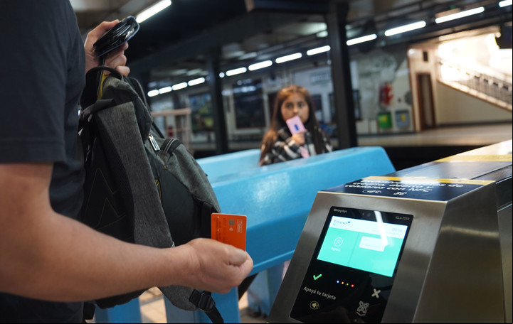 Habilitan pagar con tarjetas de débito crédito y celulares el boleto Subte.
Foto: Guillermo Rodríguez Adami