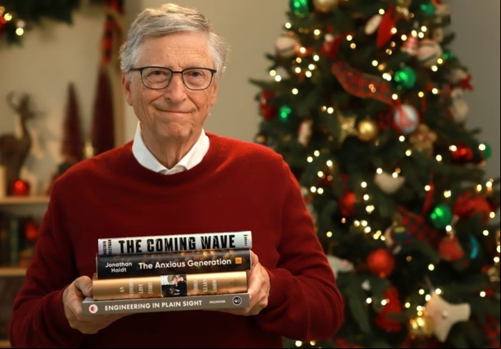 Bill Gates recomendó cinco libros para Navidad, incluido un lujoso bonus.