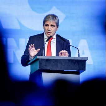 Caputo, el FMI y la danza de los US$ 20.000 millones entran a la cancha