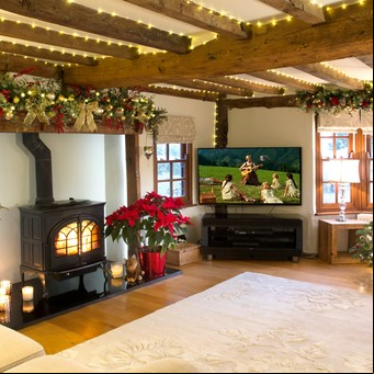 Navidad 2024 clásica o sofisticada: estas 2 decoraciones de interior transformarán tu hogar para estas fiestas