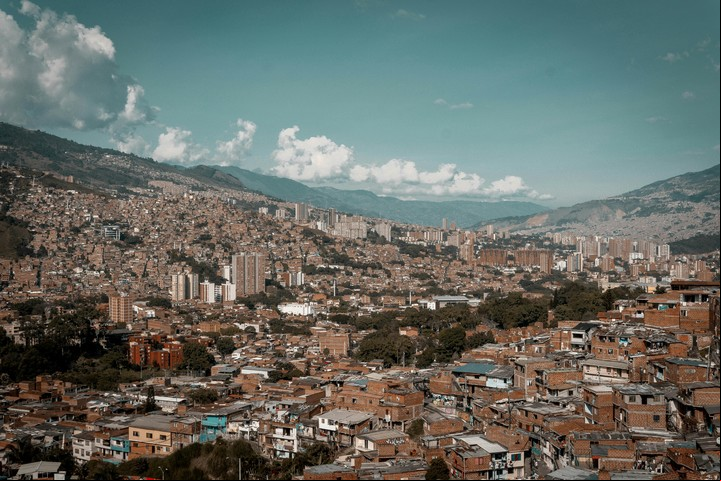 Colombia ofrece un entorno vibrante con oportunidades laborales en tecnología, turismo y educación.
Foto: Pexels.