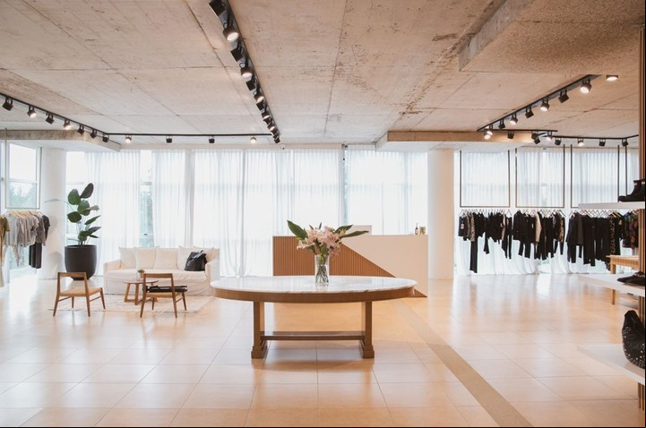 En los showrooms, el boca a boca es la mejor publicidad para sumar clientes. Foto: Gentileza KITH