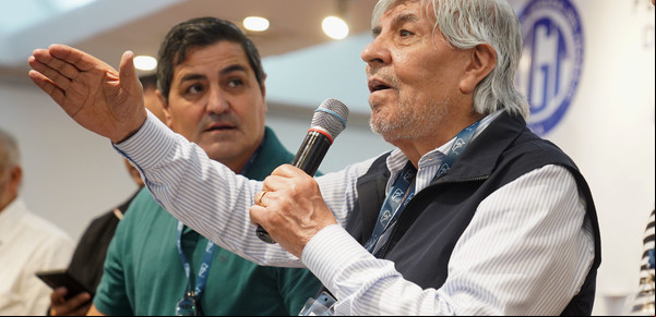 Paritarias de Camioneros: Hugo Moyano cedió a la presión del Gobierno y firmó una suba de 5,5% por tres meses, un tercio del pedido original