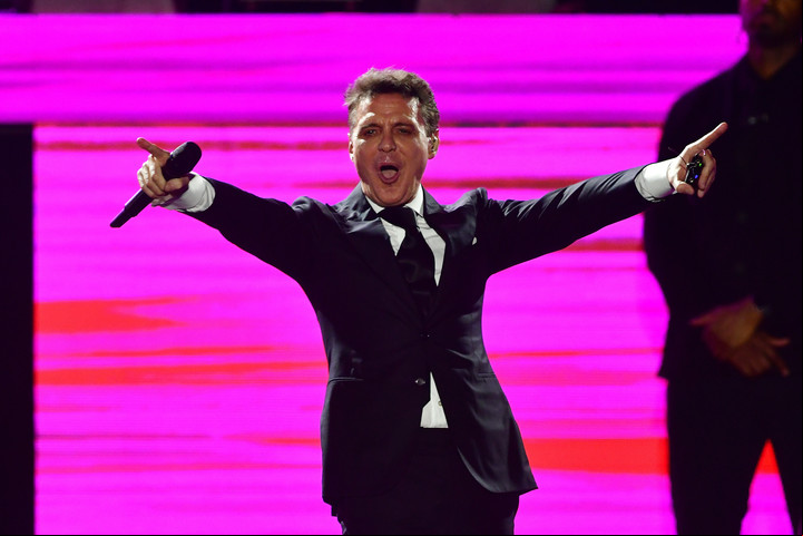 El aroma que acompaña a Luis Miguel desde hace años mezcla notas cítricas, amaderadas y dulces. Foto: Archivo Clarín.