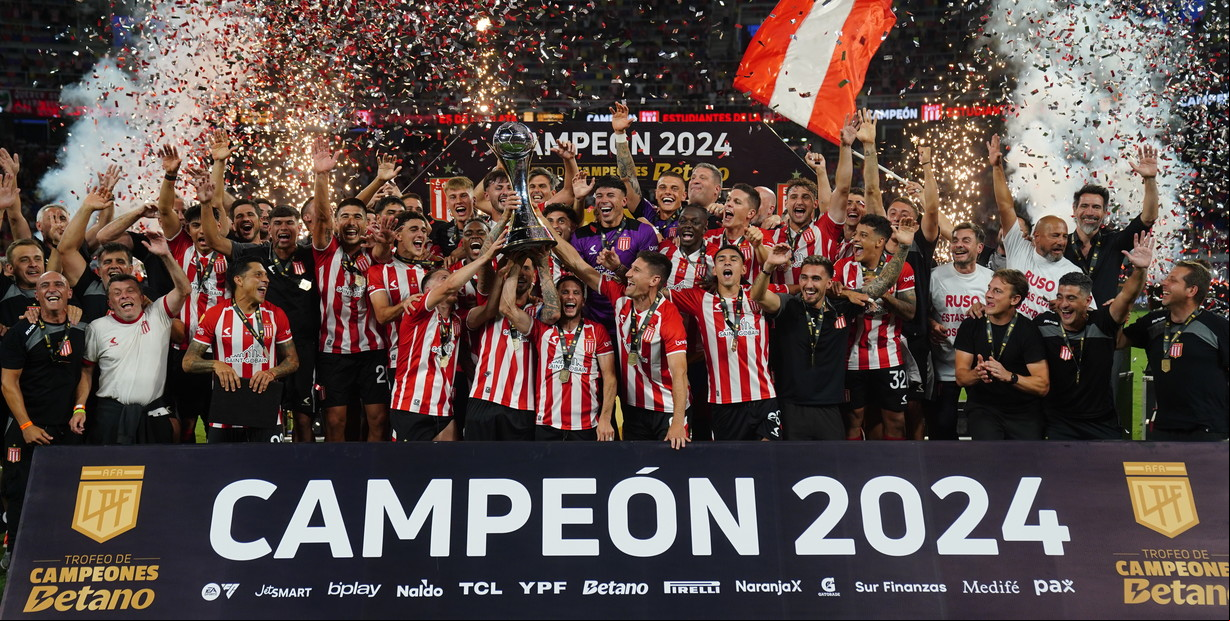 Trofeo de Campeones 2024: Estudiantes de La Plata goleó a Vélez en Santiago del Estero y cierra el año con el último título del fútbol argentino