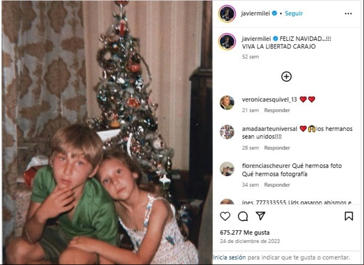 Javier y Karina Milei, en una Navidad a finales de la década del '70.