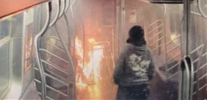 La Policía aseguró que la mujer murió por un incendio provocado por un hombre que prendió sus ropas con un mechero.