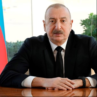 El avión que cayó en Kazajistán "fue alcanzado por un misil ruso", dice Azerbaiyán: las otras hipótesis y el hallazgo de las cajas negras